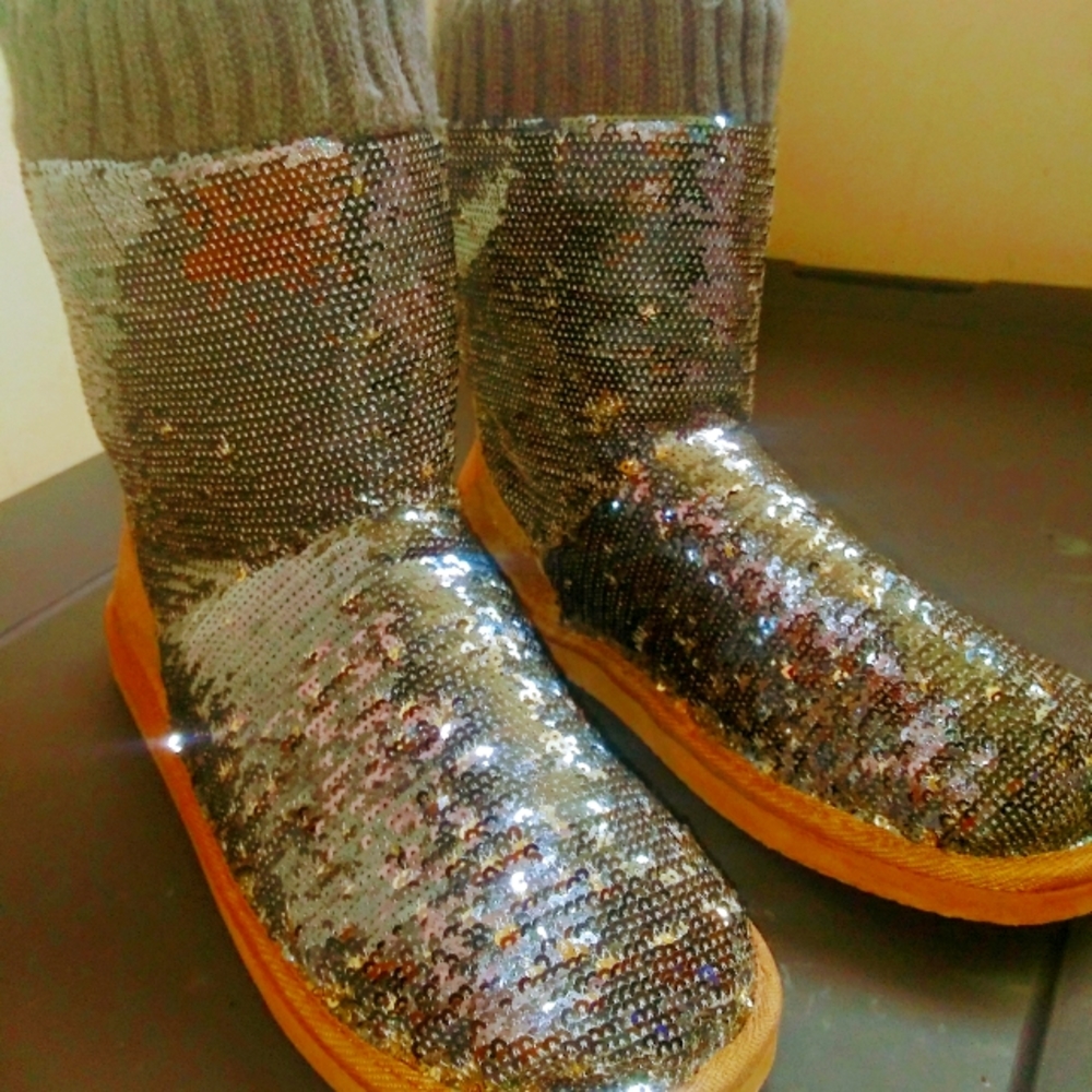 ❗SOLD❗VS PINK SILVER SEQUINBOOTS